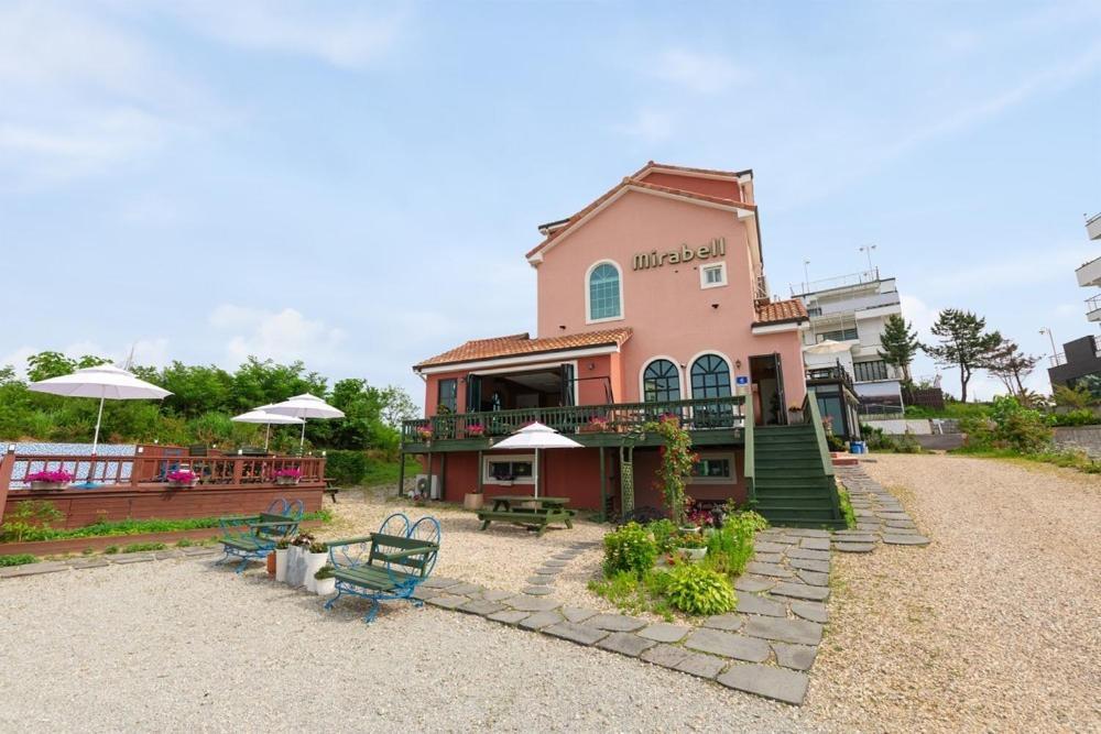 Gangneung Mirabell Spa Pension Bagian luar foto