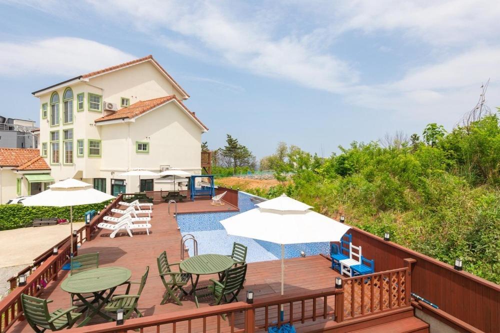 Gangneung Mirabell Spa Pension Bagian luar foto